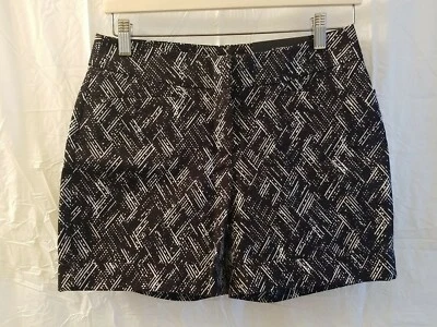 Shorts Apt 9 tamanho 2 costas branco cintura média coxa média punho enrolado cintura média - Imagem 1 de 4