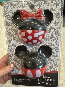 Disney Mickey and Minnie Mouse salt and pepper shakers - Picture 1 of 9