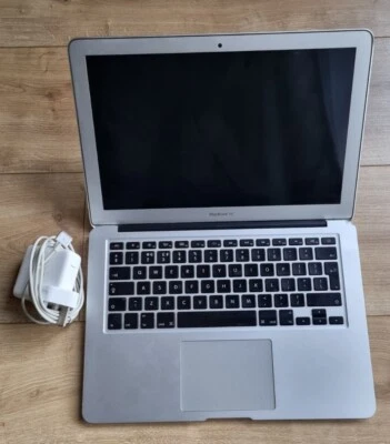 Apple MacBook Air 13.3" A1466  Intel Core i5 1.2Ghz 4GB RAM, 250GB SSD 2013.. - Image 1 of 4