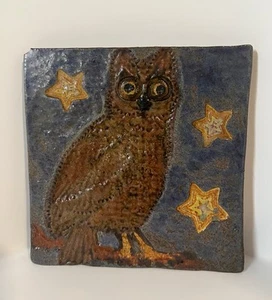 Owl And Stars Linn Phelan Art Pottery Tile Almond NY 1981 Abstract - Picture 1 of 2