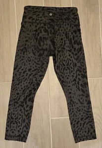 Lululemon Leggings Women Capri Stretch Leggings Size 4 Gray Cheetah Camo Cropped - Picture 1 of 7