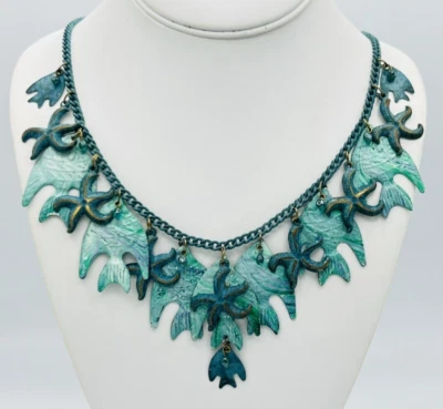 Ожерелье с легкими окрашенными бирюзово-зелеными металлическими рыбками морскими звездами морскими подвесками - Изображение 1 из 4