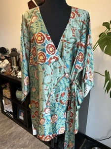Viden Women’s Silk Floral Short Kimono Green Size Small - Picture 1 of 8