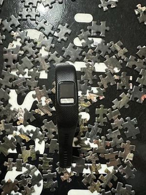 VGC Garmin VIVOFIT 4 Fitness Activity Tracker Watch AlwaysOn Color Display S/M - Image 1 of 4