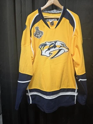 Camiseta deportiva Reebok NHL CCM Nashville Predators #9 Forsberg talla 56 con Stanley 2011 Foto 1 de 4