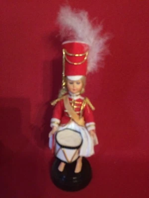 Poupée Belge folklorique ancienne MAJORETTE avec tambour - Photo 1/2