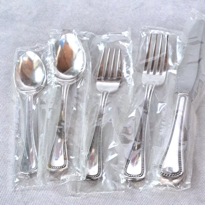 5 piece Oneida Community Silverplate Patrician Beaded 1975 spoons, forks, knife - Image 1 of 4