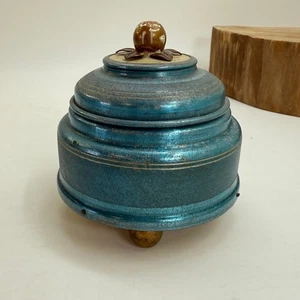 Music Box Puff Polvere Metallo Vintage Metallo Blu Vintage Powder Puff Music Box - Foto 1 di 11