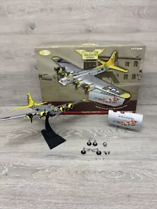 Corgi Aviation Archive 1:72 Boeing B17G A Bit O Lace US33306 Nose Art - Picture 1 of 23
