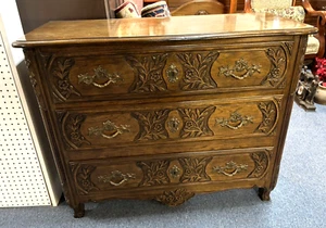 Baker French Country Provincial Style Carved Oak Wood Chest of Drawers - Picture 1 of 13