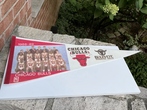 NBA CHICAGO BULLS BULLS EYE BARBECUE SAUCE PENNANT 1988-89 Jordan Pippen 80s Cover