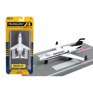 Daron Runway24 Diecast Metal Toy with Runway - Private Jet - Picture 1 of 2