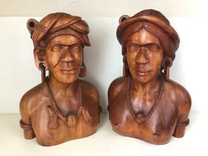 Hermoso par de bustos balineses masculinos y femeninos tallados a mano de mediados de siglo de colección - Imagen 1 de 9