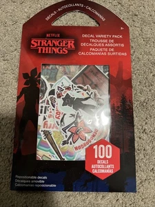 1 (UNO) PAQUETE VARIADO DE 100 CALCOMANÍAS NETFLIX STRANGER THINGS Nuevo Precintado - Imagen 1 de 3