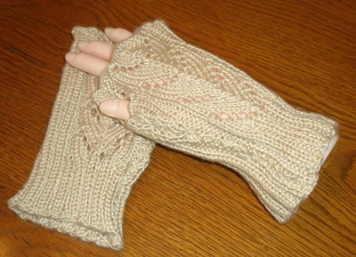 HAND KNITTED ~ FINGERLESS WEDDING BELLE LACE GLOVES ~ FOR SPECIAL OCCASION  NEW - Image 1 of 4
