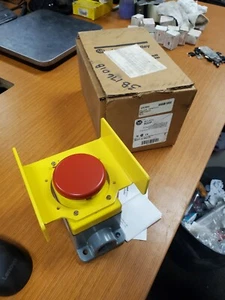 π NEW ALLEN BRADLEY 800P-S1RG1A PALM OPERATED E-STOP PUSHBUTTON - Picture 1 of 8
