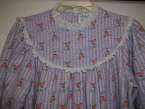 Lanz of Salzburg Women's Flannel Nightgown M Purple Pink Flowers Eyelet Vtg USA - Picture 1 of 8