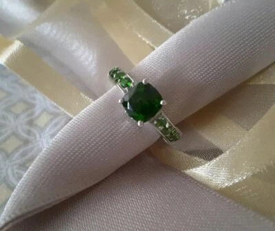 NUEVO Anillo Solitario Victoriano Diópsido Cromo Natural, Platino Alto Pulido Talla 5 Foto 1 de 4