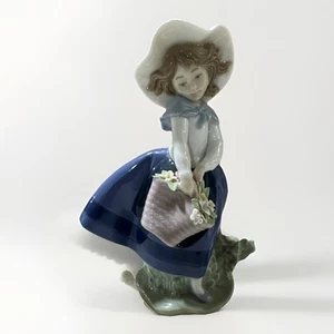 Lladro 5222 Pretty Pickings Girl W/ Basket Of Flowers Made In Spain 1983 No Box - Picture 1 of 5