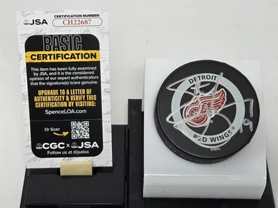 STEVE YZERMAN signed RED WINGS official game puck JSA COA - Image 1 of 2