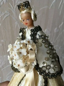 SUPERBE ancienne vierge en cire reliquaire domestique dentelles  - Picture 1 of 5