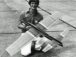 Planes de acrobacias: caja naranja de alta relación de aspecto de Dennis Adamisin (1980) - Imagen 1 de 2