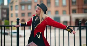 Abrigo Taylor Swift Lentejuelas Ringmaster Rojo Tour de Force - Imagen 1 de 8