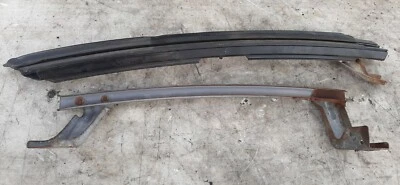 (2pc) 94-96 Infiniti Q45 Driver Left Front Door Window Track Pair  - Image 1 of 4