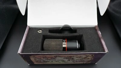 MXL 990 Blaze LED Large Diaphragm Cardioid Condenser Microphone (Gaming Mic) - Image 1 of 4