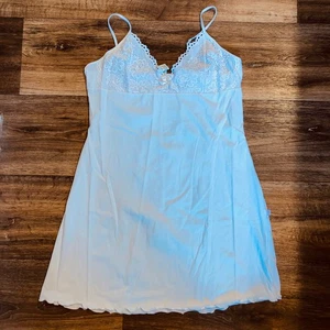 Schönes und weiches weißes Nachthemd mit Spitzenbesatz, Gr. M - Bild 1 von 4