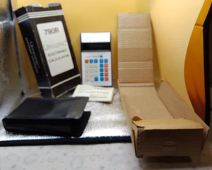 Unisonic Taschenrechner elektronisch Handheld 790R Vintage mit Etui Box & Anleitung - Bild 1 von 9
