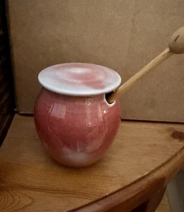 Studio Art Pottery Honey Pot & Wood Honey Dripper Jar 4.25" Signed BE Katz - Picture 1 of 13