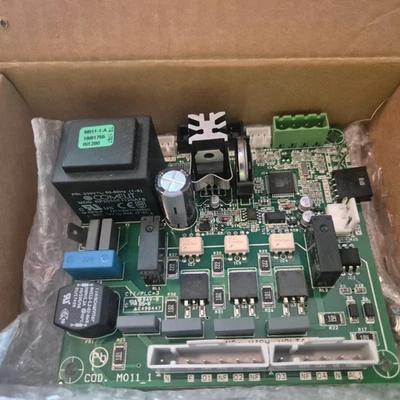 Extraflame 2272596 - Carte Électronique Réduit 4 Sorties 3 triacs+1 relais giusy - Immagine 1 di 2