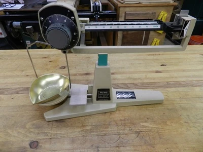 Escala de recarga de triple haz RCBS modelo 304 con ajuste de micro dial Foto 1 de 4