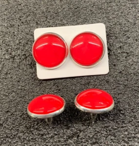 1 pair of HANDMADE red 16 mm wide glass/acrylic silver plated earrings - Picture 1 of 4