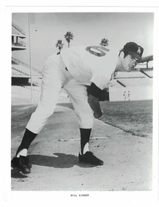 Foto de béisbol derecha Bill Singer del equipo de los Dodgers de Los Ángeles edición 8x10 - Imagen 1 de 1