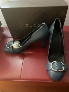 GUCCI Sachalin Pumps mit Gürtelschnalle Blau Größe 39 Neu mit Karton - Bild 1 von 2