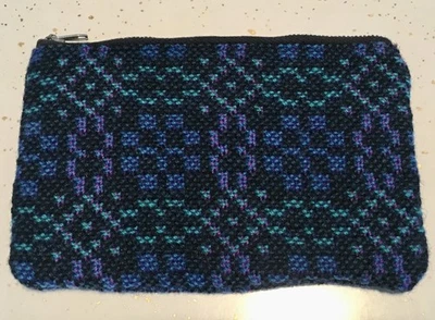 DE COLECCIÓN 1960 MOD Azul Gráfico TAPIZ GALÉS Forrado Bolso de Maquillaje BOLSA CON CREMALLERA Cartera Foto 1 de 4