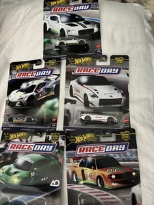 2024 Hot Wheels Car Culture Race Day Set di 5 auto BMW Bentley Nissan Porsche Co - Foto 1 di 7