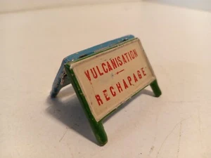 Quiralu F Werbeschild Tankstelle Vulkanisation Benzin Öl 1/43 - Bild 1 von 6