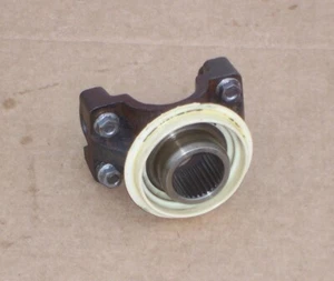 85 - 92 FORD F250 F350 REAR DIFFERENTIAL PINION YOKE + U-BOLTS 31 SPLINE OEM! - Picture 1 of 3