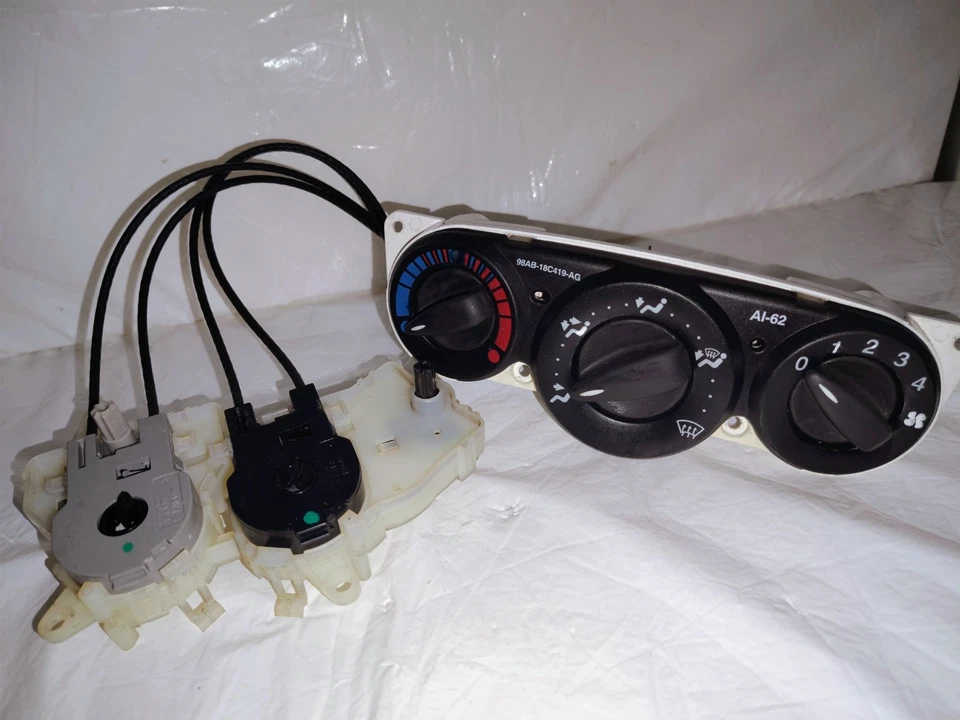 2000-07 FORD FOCUS A/C Heater  Climate Control Unit W/ Cables & Actuators OEM - Image 1 of 4