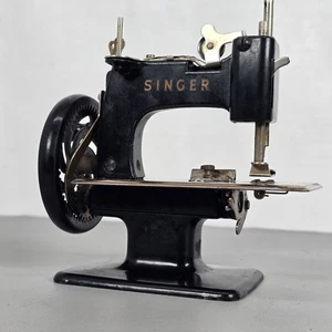 Antike Vintage Miniatur Singer Kinder Miniatur Nähmaschine Modell 20 Basteln - Bild 1 von 11