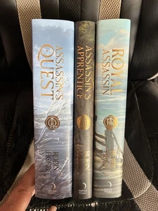 NEW OOP ROBIN HOBB THE FARSEER TRILOGY ILLUMICRATE EXCLUSIVE EDITION 3-BOOK SET - Foto 1 di 16