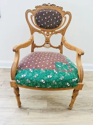 Silla con detalles de roble francés Anthropologie Foto 1 de 4