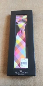 TROY JAMES Boys Plaid 3 Piece Bow Tie Neck Tie Handkerchief Set size Medium - Picture 1 of 3
