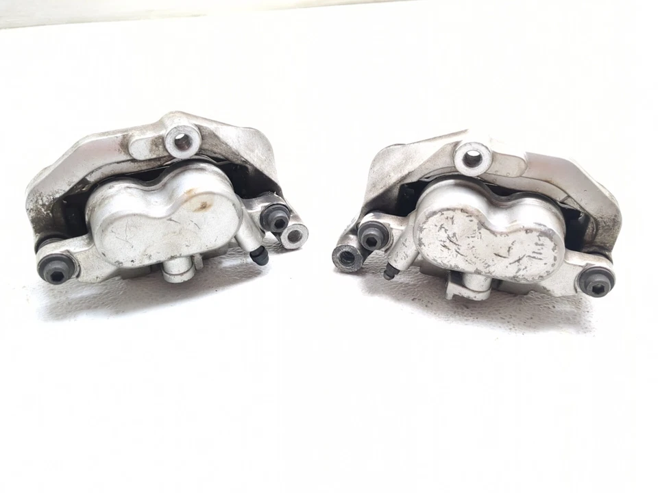 Juego de pinzas de freno delanteras Yamaha Road Star Silverado XV1600 99-03 Foto 1 de 4