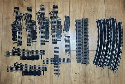 Life Like HO Various Tracks: 17 Straight 36 Curves 6 Turnout 1 Cross 7 Various - Image 1 of 4