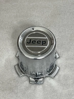 1968 - 1984 Jeep J10 J20 4WD Cherokee Wagoneer Center Cap  5361652 , 5361653 - Image 1 of 4