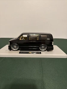 Jada Dub City Ballers Chevrolet Astro Van 1:18 grau mit Sockel fehlt ein Spiegel - Bild 1 von 12